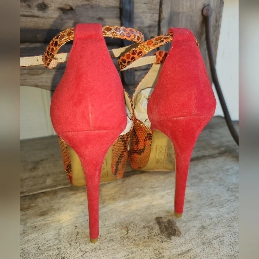 BEBE RED STATEMENT HEELS SIZE 6